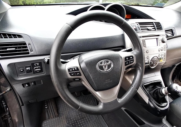 Toyota Verso cena 20800 przebieg: 241000, rok produkcji 2009 z Witnica małe 154